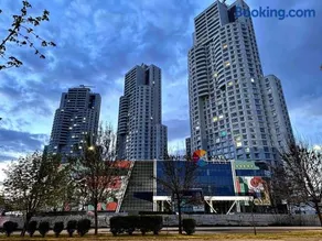 36th floor Sky city- 2 bedroom app free private parking - Image 2