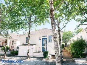 Periwinkle Cottage by Seabrook Hospitality - Image 4