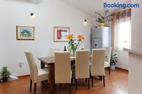 Apartment Gold - Image 1