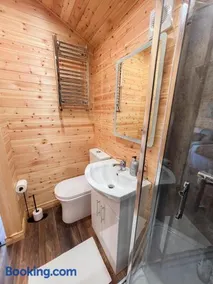 'Cosy Gem' Cabin Woodland Retreat Randalstown NI - Image 2
