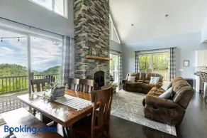 Mountain Top Escape w Hot Tub, Fireplace & Views - Image 5