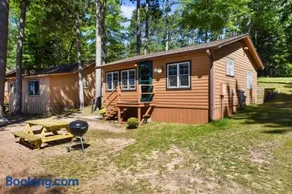 Bayview Resort Waters Edge Cabin 2 - Image 1