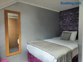 Hotel 24-7 Express - Image 1