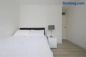 Cosy 2 bed Bluewater Kent Apartment - Image 4