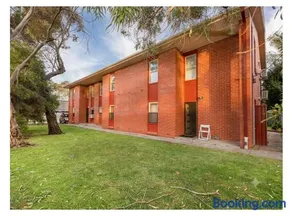 Seaside Adelaide Holiday Apartment 2BR 1 min walk to Brighton Beach - Image 1