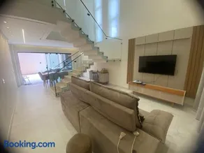 Aluga-se casa em condomínio com duas suítes e piscina - Image 2