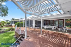 Esplanade Ease - Absolute Beachfront in Hervey Bay - Image 3