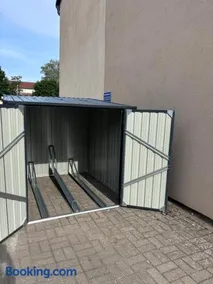Apartment 45 - Moderne, ruhige 2 Zimmer-Wohnung mit WLAN in Wittenberge, Komplett ausgestattet mit EBK, ideal für Business, Privataufenthalte, Radfahrer sowie kurze und längere Aufenthalte - einzeln oder als Paar - Nahe Bahnhof, Zentrum - Fahrradgarage - Image 2