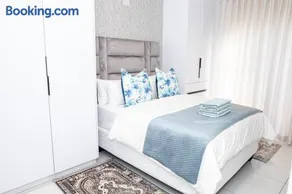 Waterkloof on Main Sassy Modern Apartment - Image 4