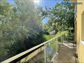 Modern contemporary home in beautiful setting - Image 3