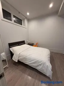 Cozy Private Suite Near UBC & Beaches - Image 3
