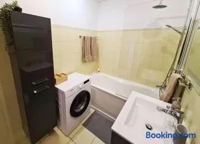 Stylish apartment with parking & spacious balcony - Image 3