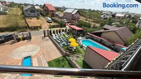 Hypnotic Villa Pitesti - Image 2