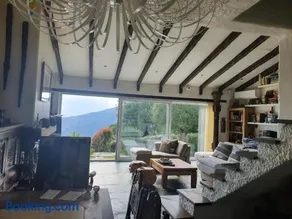 maison de charme avec piscine et vue exceptionnelle - Image 4