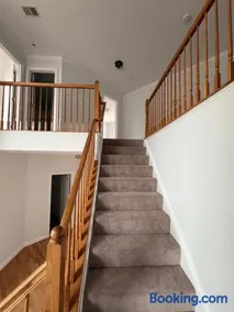 A Warm Welcome to this spacious 8 bedrooms, 4 and a half baths Villa - Image 2