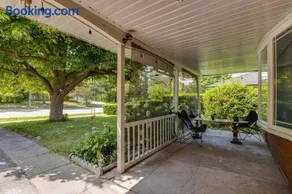 Beautiful house near Eglinton GO - Image 4