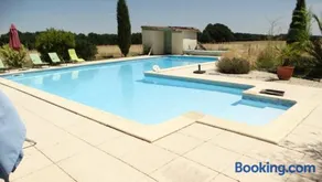 La Petite Grange gîte climatisé plain-pied 3 chambres 5 personnes 2 toilettes, parking, WIFI, piscine d'été chauffée à partager, Animaux acceptés Gîte en pleine nature - Image 2