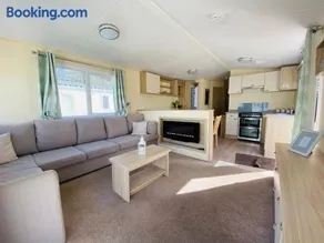 New Forest Bees Holiday Home, Bashley - Image 1