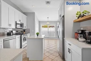 NEW - Poolside Oasis Heated POOL Home - 2000 SF - Image 1