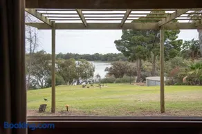 Willow Lodge Retreat - Private Boat Ramp - Image 2