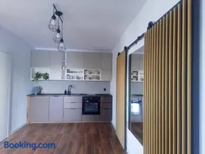 Uroczy apartament z dostępnym parkingiem i ogrodem - Image 2