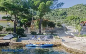 Okuklje Holiday Home - Image 1