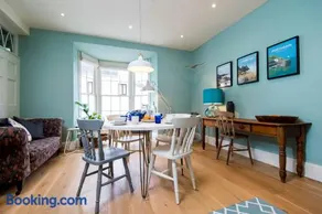 Gwalia House - A Luxurious Townhouse in the Heart of Laugharne - Image 3