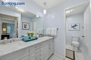 Beachfront - AC - 2 min Walk to Beach - Garden Corner Unit - 3 Pools - Image 4
