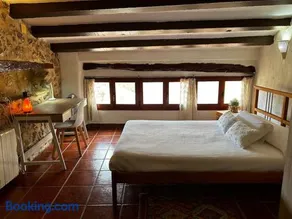 Rural Stone House with wood fireplace - Image 3