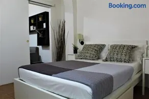 Crystal Ship Apartments - Image 2