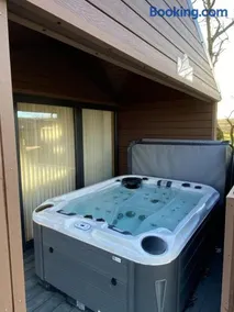Belraugh Mountain View Hot Tub Lodges - Image 2
