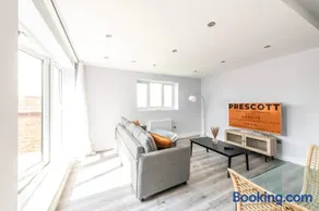 Luxury Pent House Apartment - Central - 6 Guests - Image 3