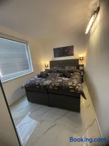 Second home apartment - gold - Image 3