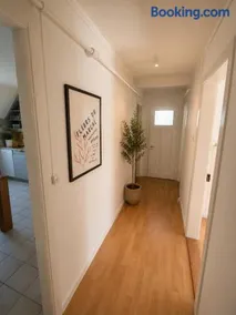 Room in a shared Flat near the Train Station with large Kitchen - Image 2