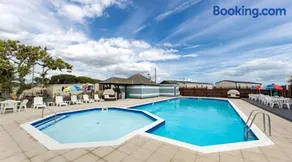 Romantic Seaside Chalet Retreat Solent Breezes - Image 2