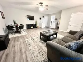 Entire 3 bedroom 1 and half bath home in Deer Park high speed wifi - Image 5