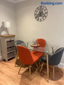 Luxury Refurbished 2 Bedroom Regency Apartment - Image 3