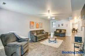 1 Mi to Washington Park: Spacious 1st-Floor Condo! - Image 1
