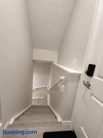 Cozy Private 1BR Basement Suite - Image 2