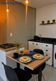 Studio 2 min da UFSC com Garagem e Wi-Fi - Image 3