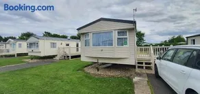 Cosy caravans Sandhills 175 butlins Skegness resort - Image 1