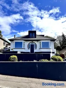 Kaimes Kip Stylish Edinburgh Five Bedroom Home - Image 1