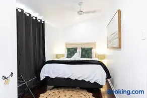 Urban Getaway Central Cottage - Image 5