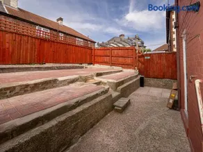 3BR Haven Retreat in Wallasey with FREE Street Parking - Image 4
