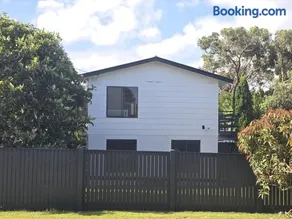 5 Bed Room Beachside Family Home - 50m to Beach - Image 1