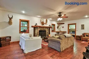 Spacious Vermont Mountain Retreat - 4BR,4BA - Near Skiing & Hiking - Perfect for Groups - Image 4