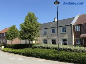 Dudleys Retreat - Part of the The Bay Filey Holiday Village with pool, gym and direct beach access, pub, restaurant, tennis and meadows walks - Image 2
