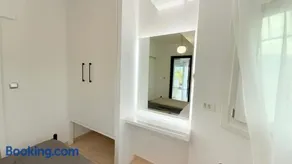 View 2 bedrooms - Image 3