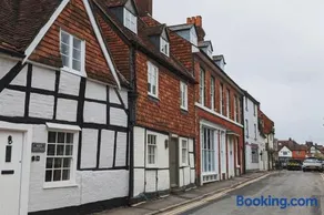 Cosy character cottage in central Marlborough UK - Image 2