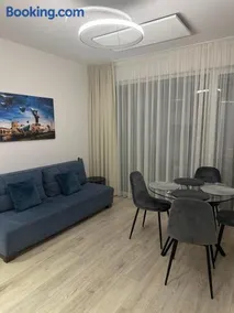 Fly & Pool Apartment - Image 2